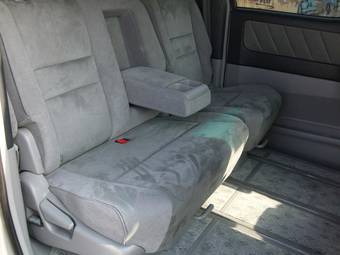 2005 Toyota Alphard Photos