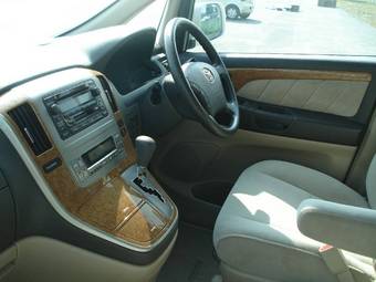 2005 Toyota Alphard Photos