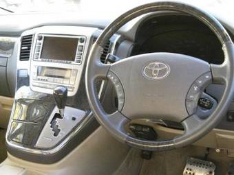 2006 Toyota Alphard Photos