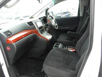 2010 Toyota Alphard Pics