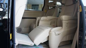 2011 Toyota Alphard Photos