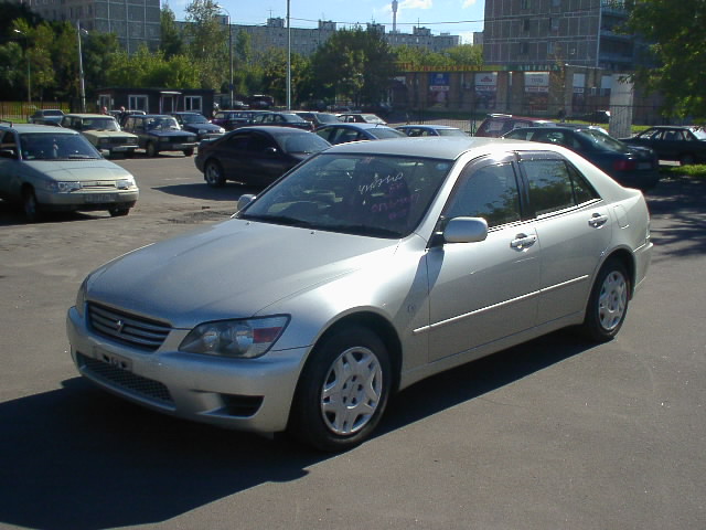 1999 Toyota Altezza Images