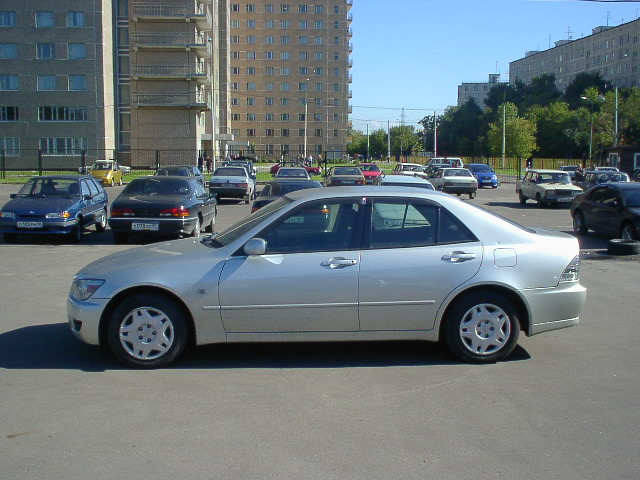 1999 Toyota Altezza Pictures