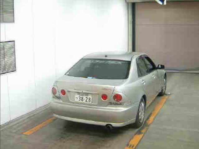 1999 Toyota Altezza Pictures