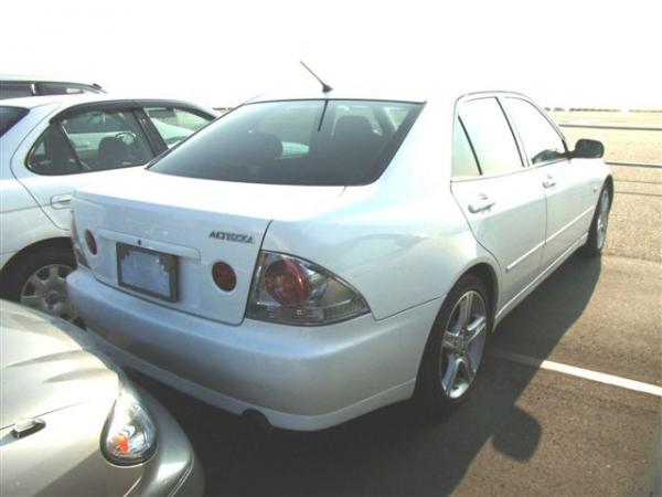 1999 Toyota Altezza Pictures