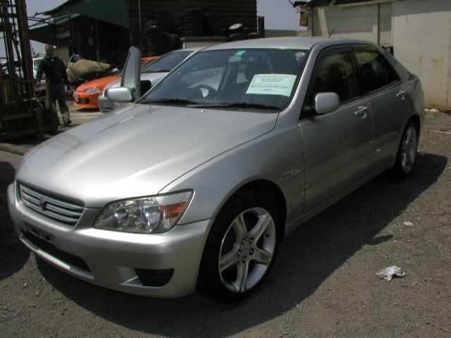 2000 Toyota Altezza