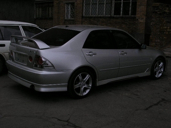 2000 Toyota Altezza