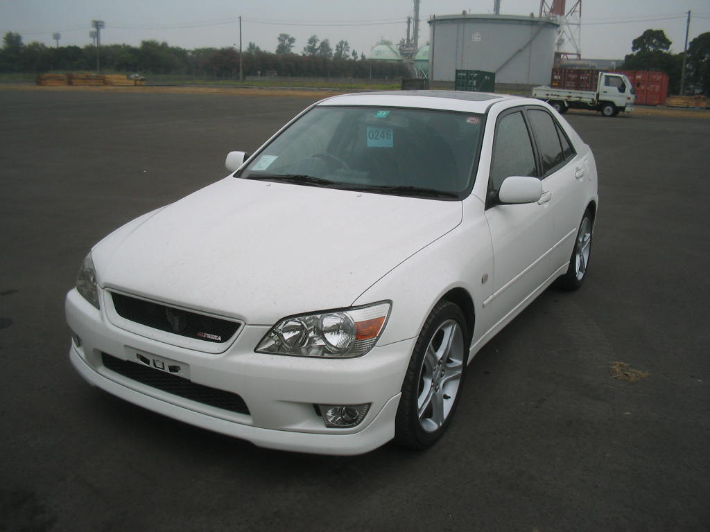 2000 Toyota Altezza