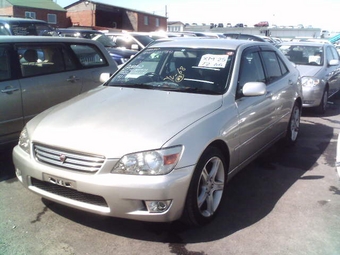 2000 Toyota Altezza