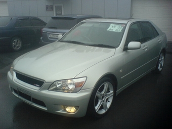 2000 Toyota Altezza