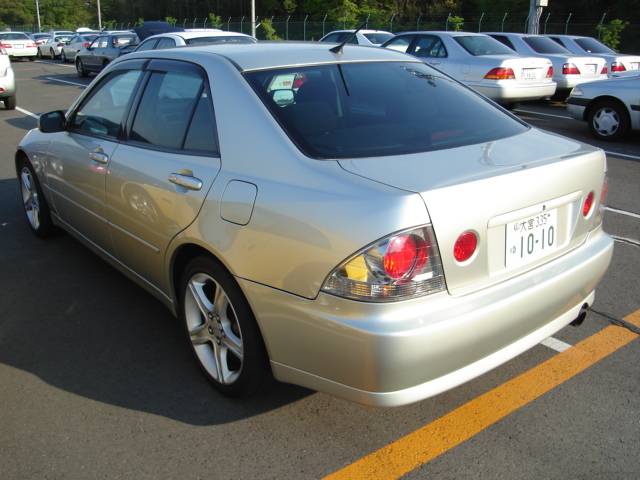 2000 Toyota Altezza