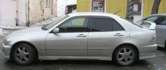 2000 Toyota Altezza