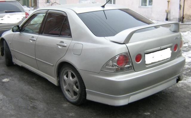 2000 Toyota Altezza