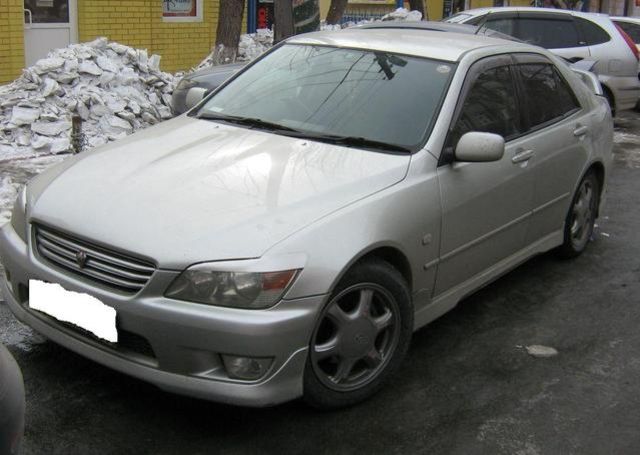 2000 Toyota Altezza