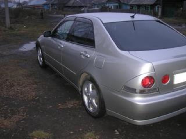 2000 Toyota Altezza