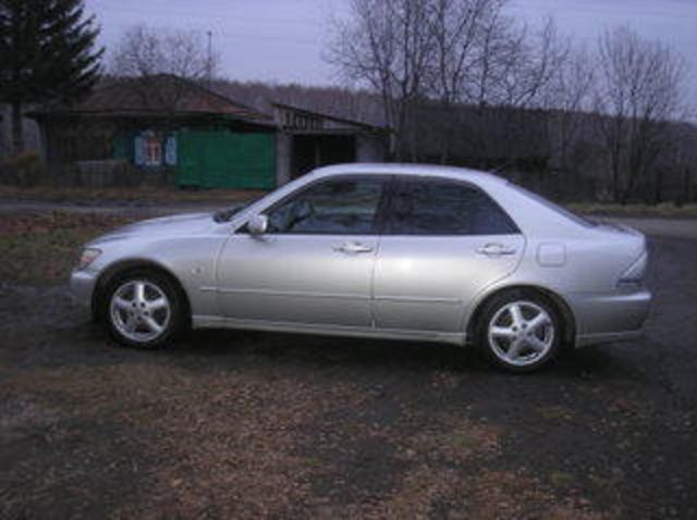 2000 Toyota Altezza