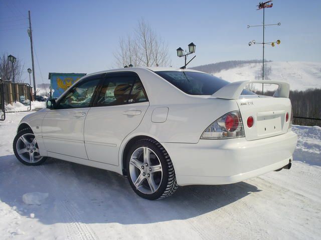 2000 Toyota Altezza