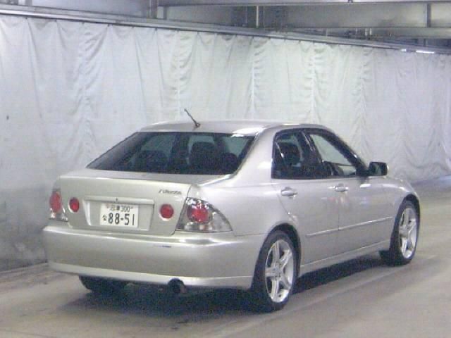 2000 Toyota Altezza