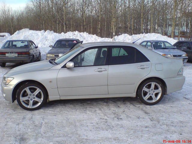 2000 Toyota Altezza