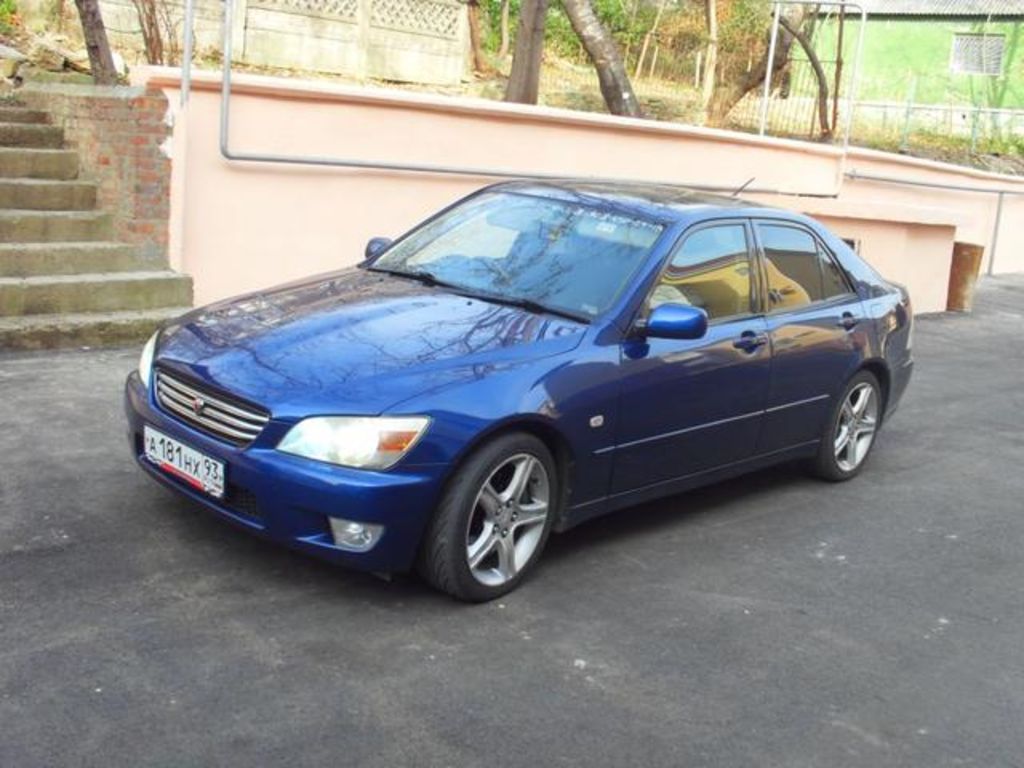 2000 Toyota Altezza