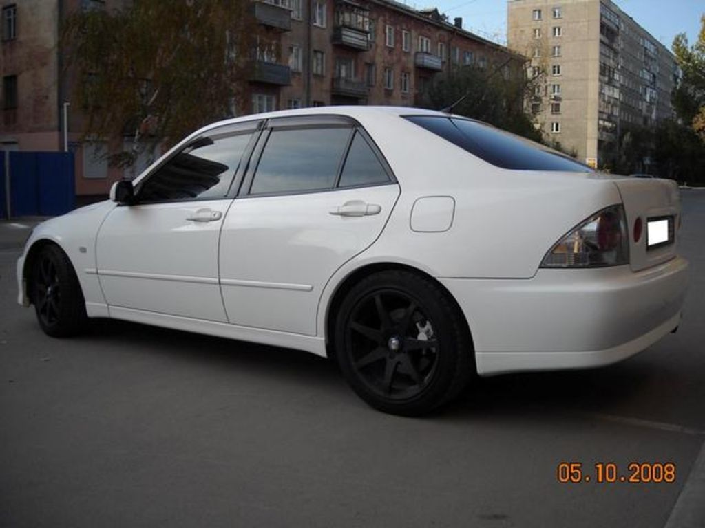 2000 Toyota Altezza