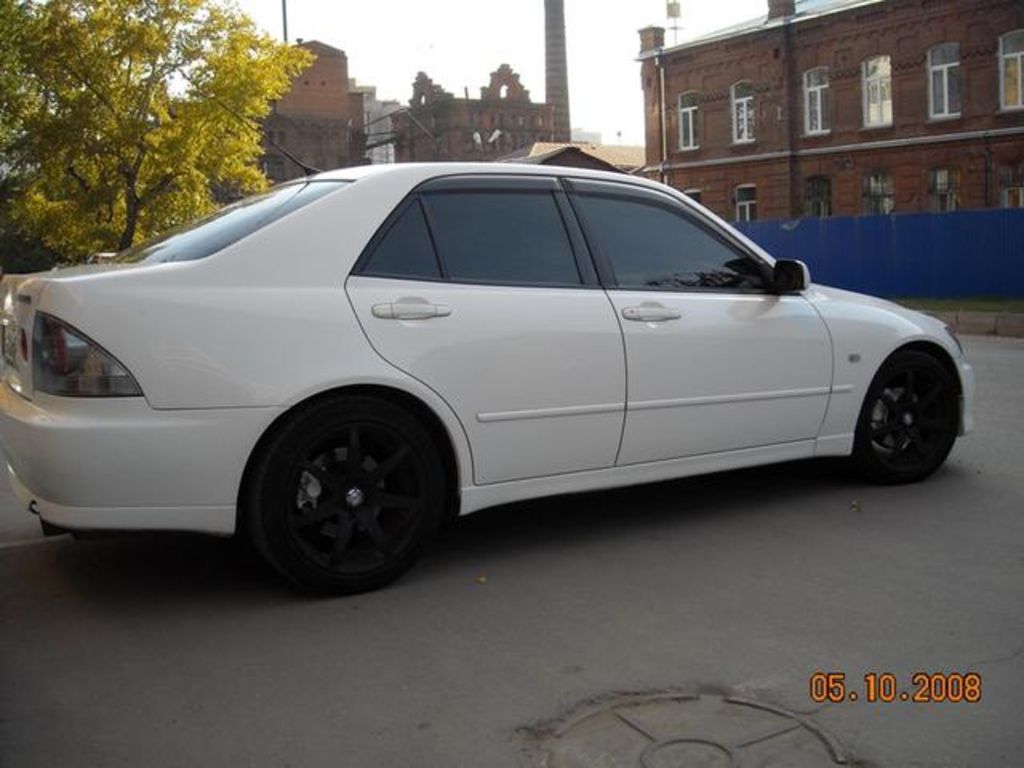 2000 Toyota Altezza