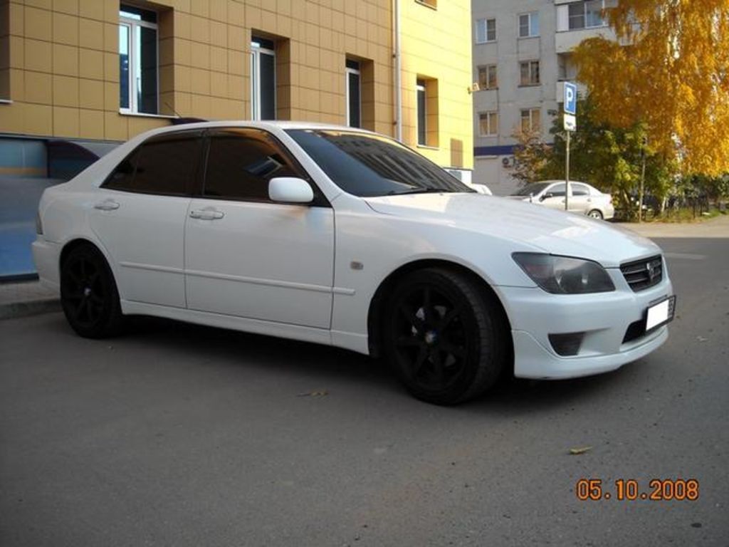 2000 Toyota Altezza