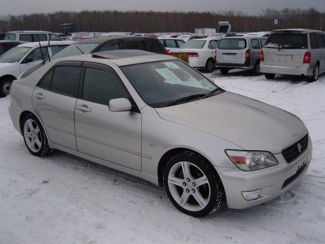 2000 Toyota Altezza