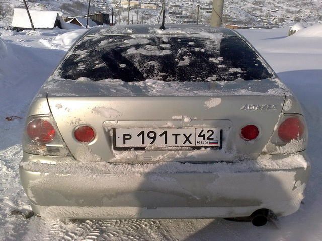 2000 Toyota Altezza