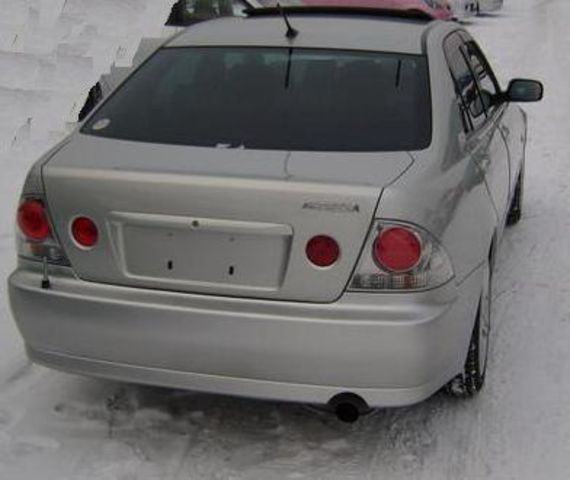 2000 Toyota Altezza