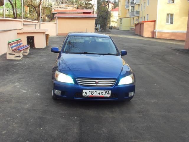 2000 Toyota Altezza