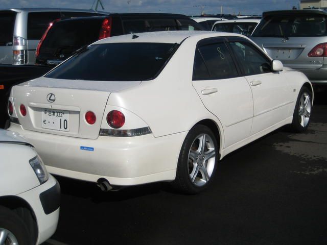 2000 Toyota Altezza