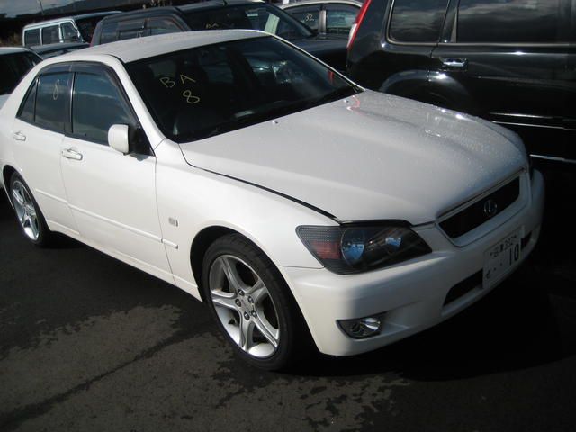 2000 Toyota Altezza