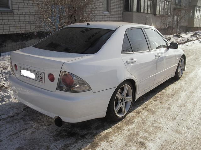 2000 Toyota Altezza