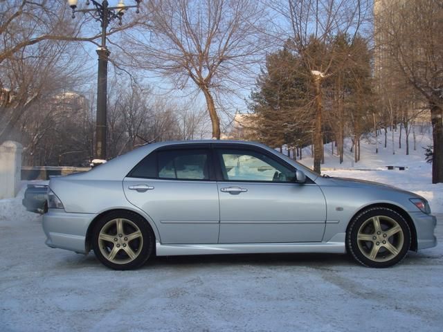 2000 Toyota Altezza