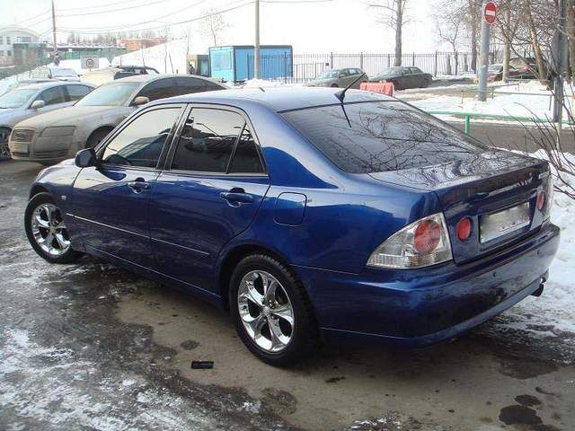 2000 Toyota Altezza