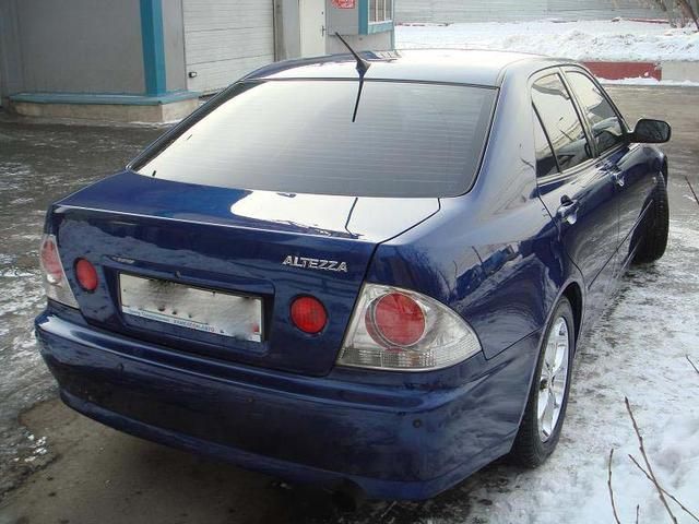 2000 Toyota Altezza