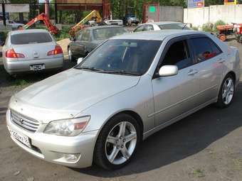 2000 Toyota Altezza