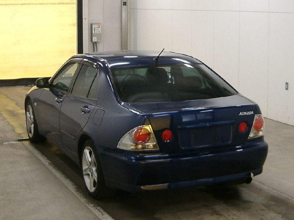 2000 Toyota Altezza