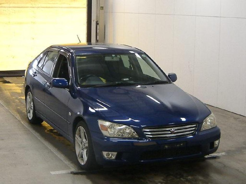 2000 Toyota Altezza