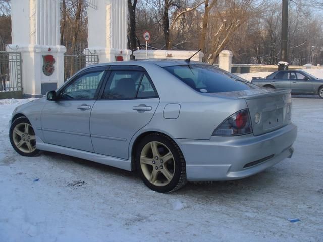 2000 Toyota Altezza