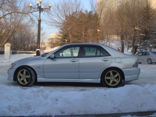 2000 Toyota Altezza