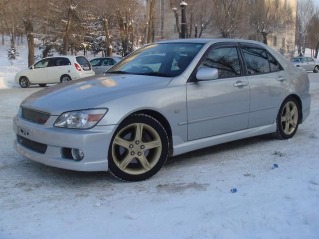 2000 Toyota Altezza