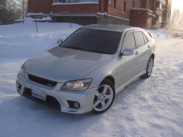 2000 Toyota Altezza