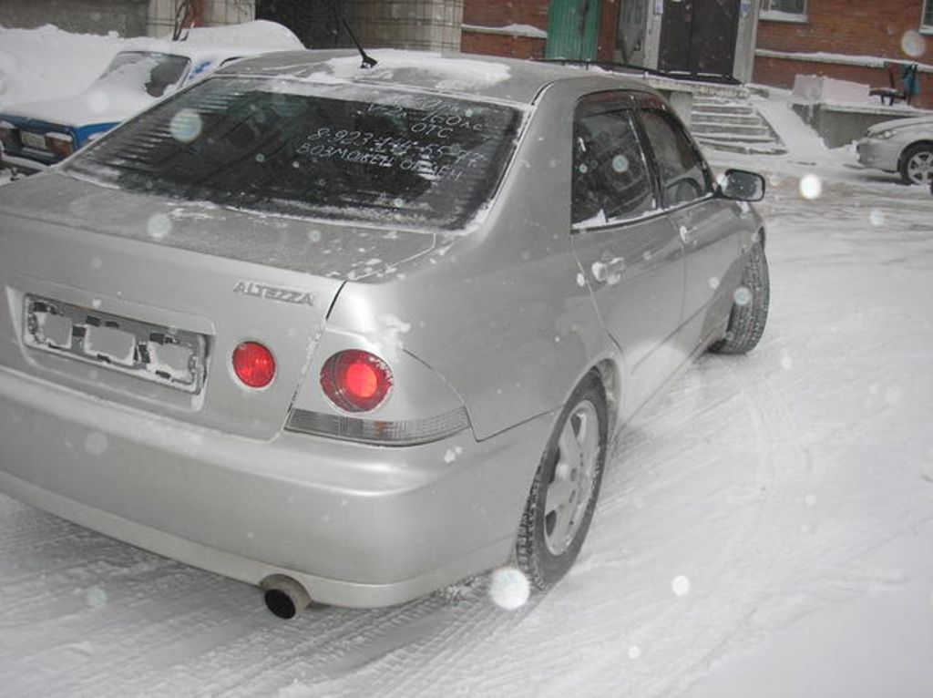 2000 Toyota Altezza