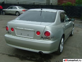 2000 Toyota Altezza Photos