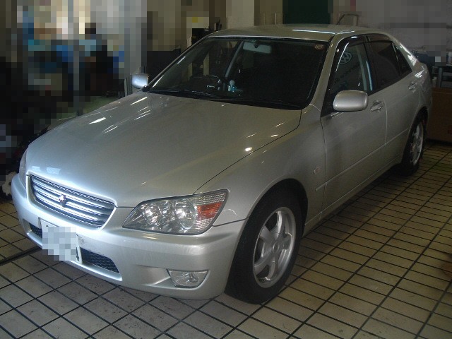 2000 Toyota Altezza Photos