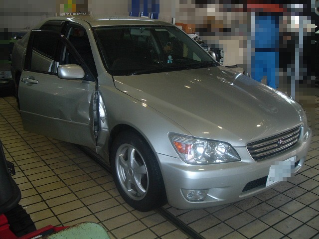 2000 Toyota Altezza Photos