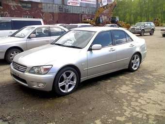 2000 Toyota Altezza Photos