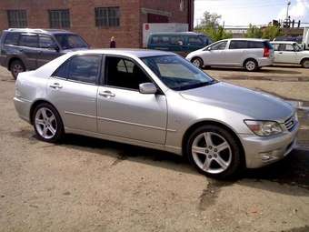 2000 Toyota Altezza Pictures